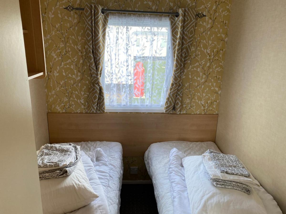3 Bedroom 8 Berth Standard Basic Caravans With Hot Tub,Mountain Bikes Tattershall Εξωτερικό φωτογραφία